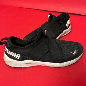 Puma / Black and white strappy flat running shoes 🖤🤍
